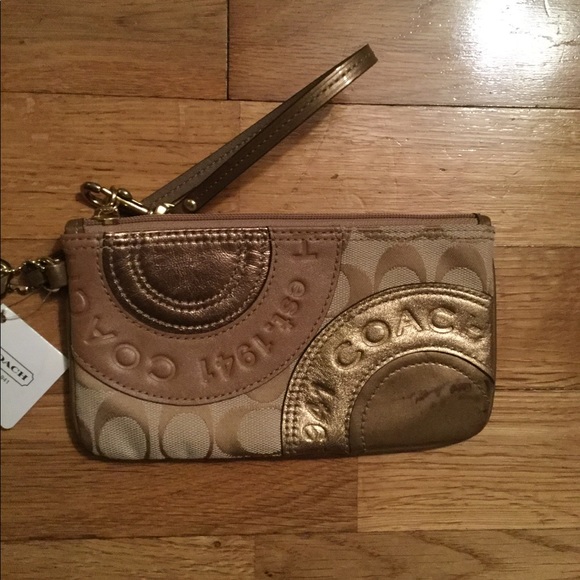 Coach Patchwork Wristlet F44276 - Picture 2 of 9
